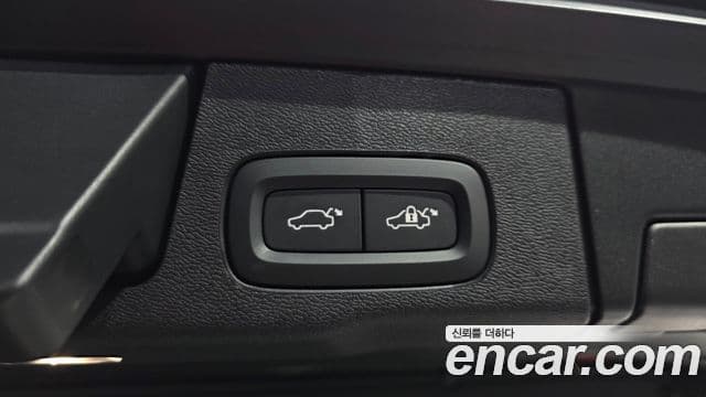 Volvo XC60 2025 — Photo 24/31