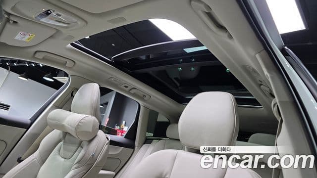 Volvo XC60 2025 — Photo 14/31