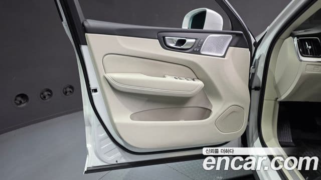 Volvo XC60 2025 — Photo 26/31