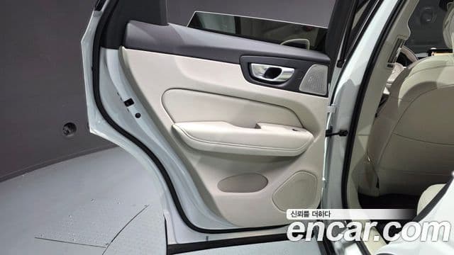 Volvo XC60 2025 — Photo 16/31