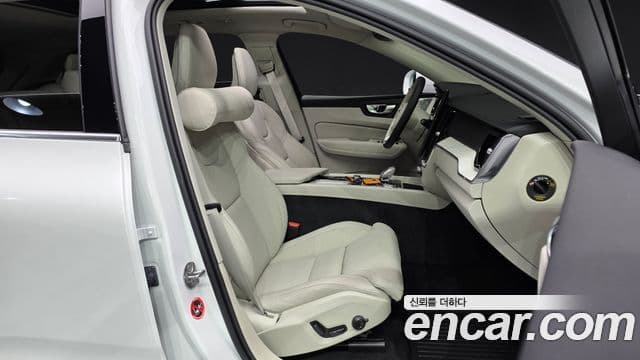 Volvo XC60 2025 — Photo 5/31