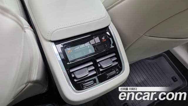 Volvo XC60 2025 — Photo 6/31