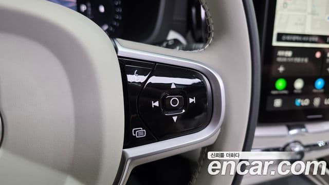 Volvo XC60 2025 — Photo 30/31