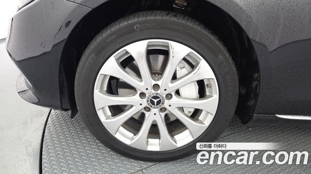 Mercedes-Benz E-Class 2018 — ფოტო 5/20