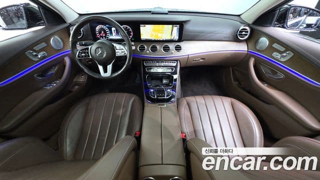 Mercedes-Benz E-Class 2018 — ფოტო 7/20