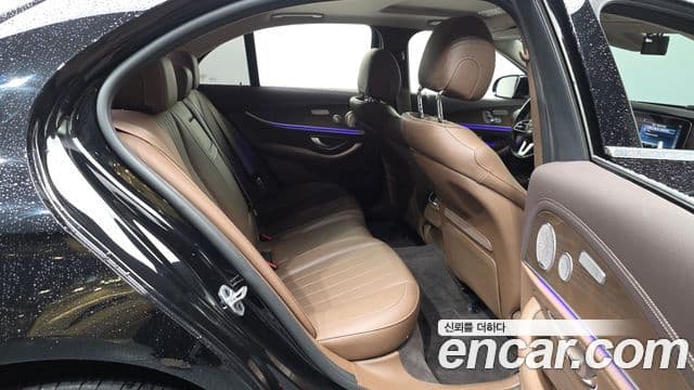 Mercedes-Benz E-Class 2018 — ფოტო 12/20