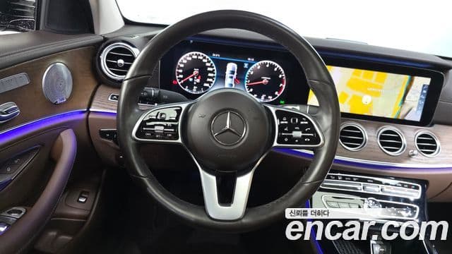 Mercedes-Benz E-Class 2018 — ფოტო 13/20