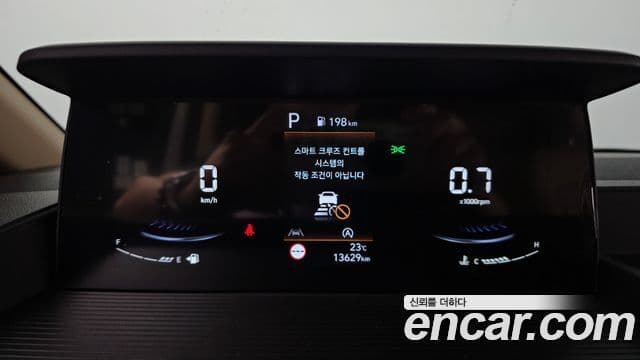 Hyundai Staria 2023 — ფოტო 8/20