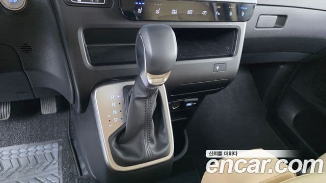 Hyundai Staria 2023 — ფოტო 9/20