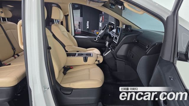 Hyundai Staria 2023 — ფოტო 11/20