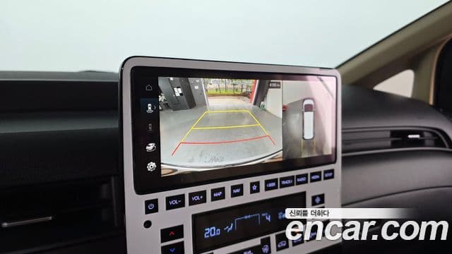 Hyundai Staria 2023 — ფოტო 14/20