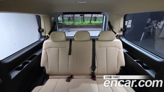 Hyundai Staria 2023 — ფოტო 18/20