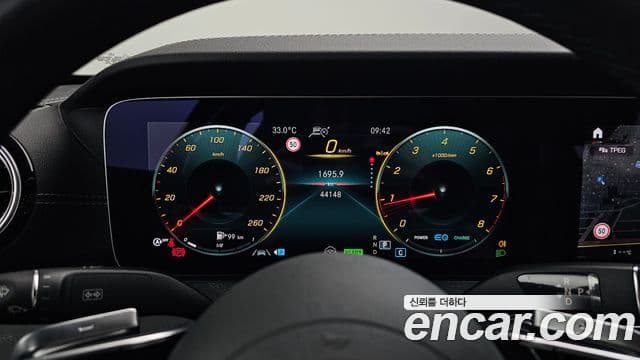 Mercedes-Benz E-Class 2022 — ფოტო 22/34