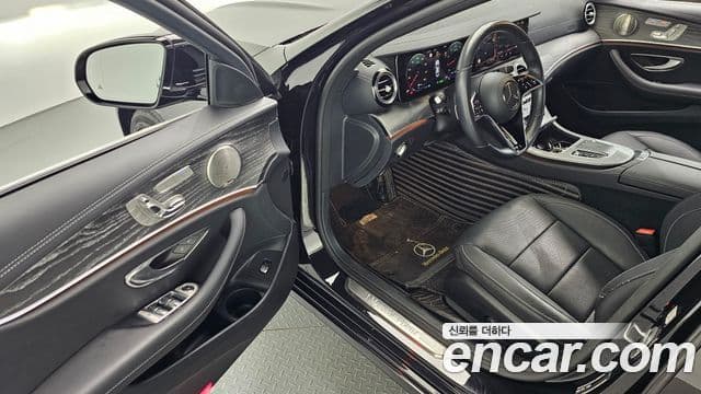 Mercedes-Benz E-Class 2022 — ფოტო 6/34