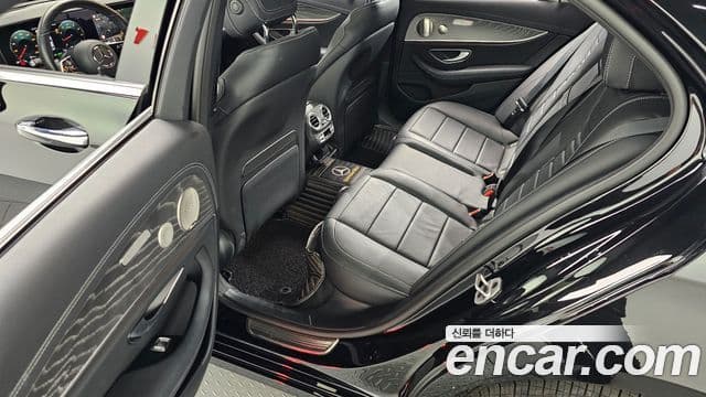 Mercedes-Benz E-Class 2022 — ფოტო 1/34