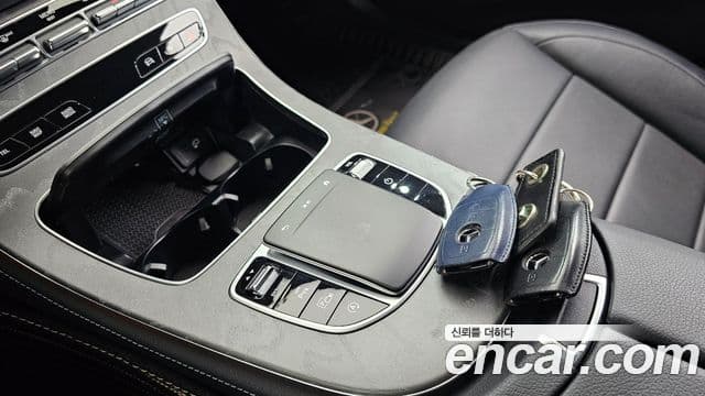 Mercedes-Benz E-Class 2022 — ფოტო 31/34