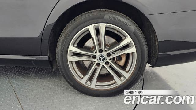Mercedes-Benz E-Class 2022 — ფოტო 12/34