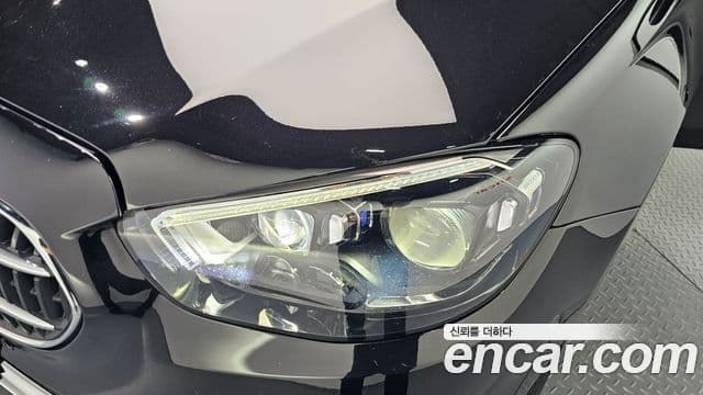 Mercedes-Benz E-Class 2022 — ფოტო 32/34
