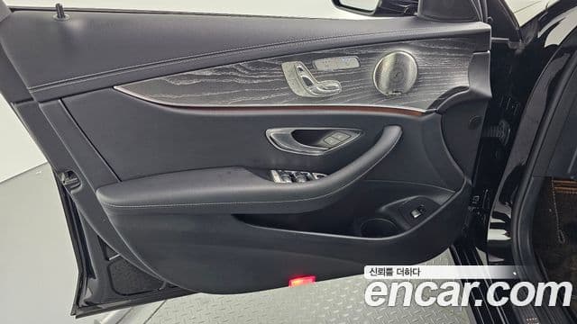 Mercedes-Benz E-Class 2022 — ფოტო 13/34