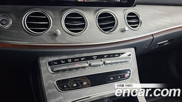 Mercedes-Benz E-Class 2022 — ფოტო 21/34