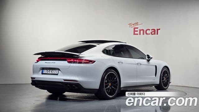 Porsche Panamera 2019 — Photo 24/34