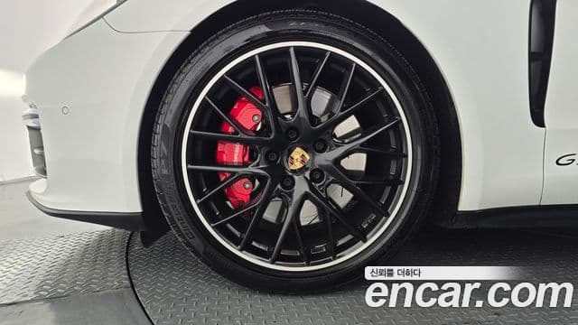 Porsche Panamera 2019 — Photo 22/34