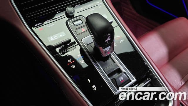 Porsche Panamera 2019 — Photo 28/34