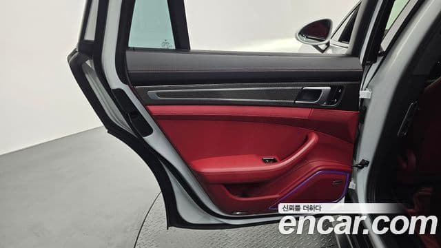 Porsche Panamera 2019 — Photo 2/34