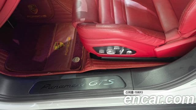 Porsche Panamera 2019 — Photo 30/34