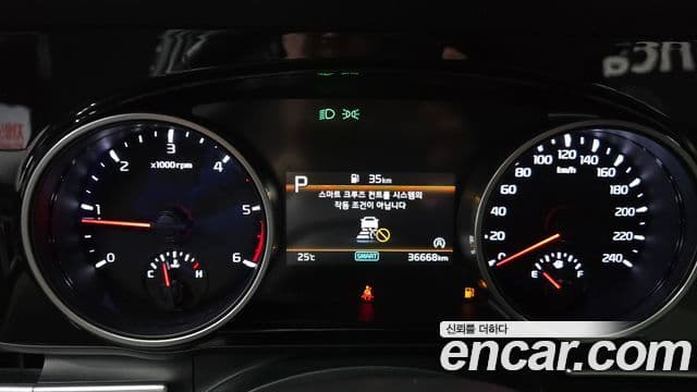 Kia Carnival 2022 — Фото 8/20