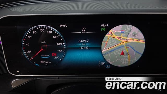 Mercedes-Benz EQC 2020 — ფოტო 15/20