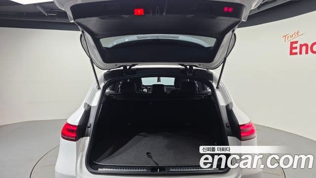 Mercedes-Benz EQC 2020 — ფოტო 17/20