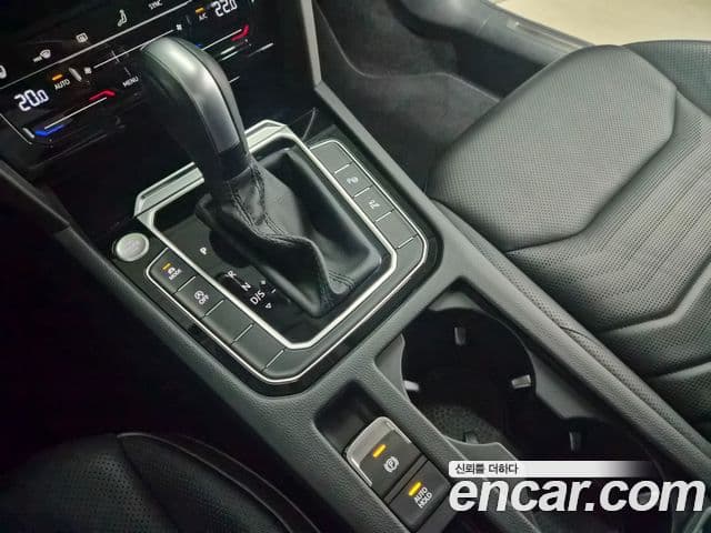 Volkswagen Arteon 2023 — ფოტო 17/20
