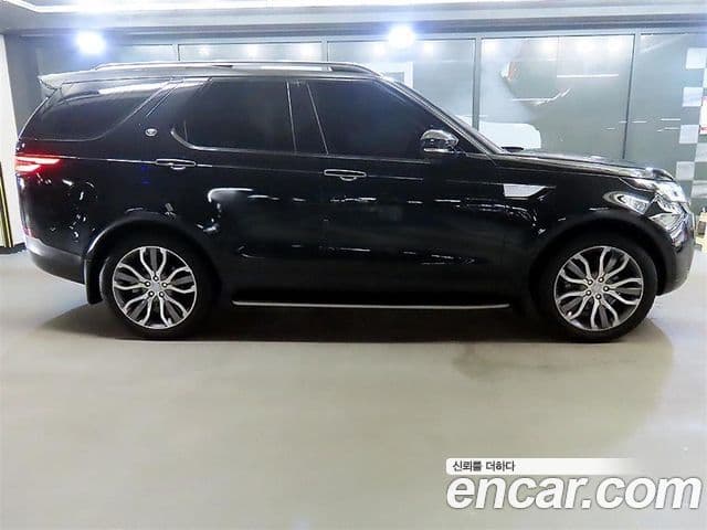 Land Rover Discovery 5 2018 — Photo 3/20