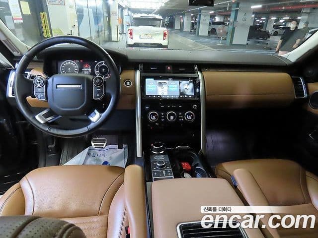 Land Rover Discovery 5 2018 — Photo 12/20
