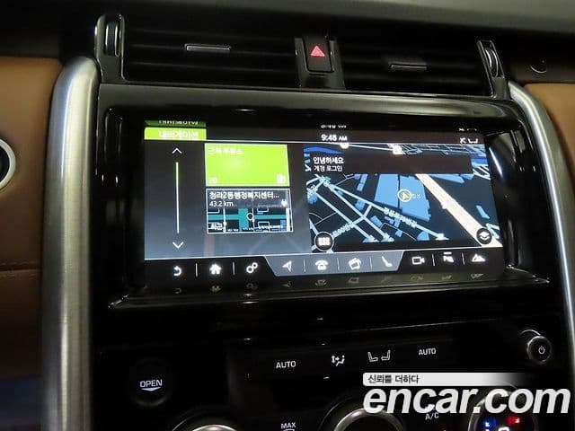 Land Rover Discovery 5 2018 — Photo 11/20