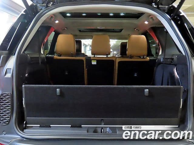 Land Rover Discovery 5 2018 — Photo 8/20