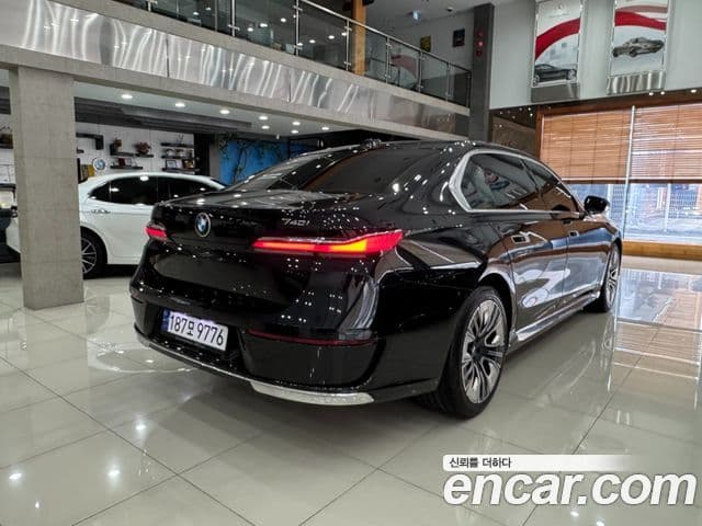 BMW 7 Series 2023 — Photo 2/20