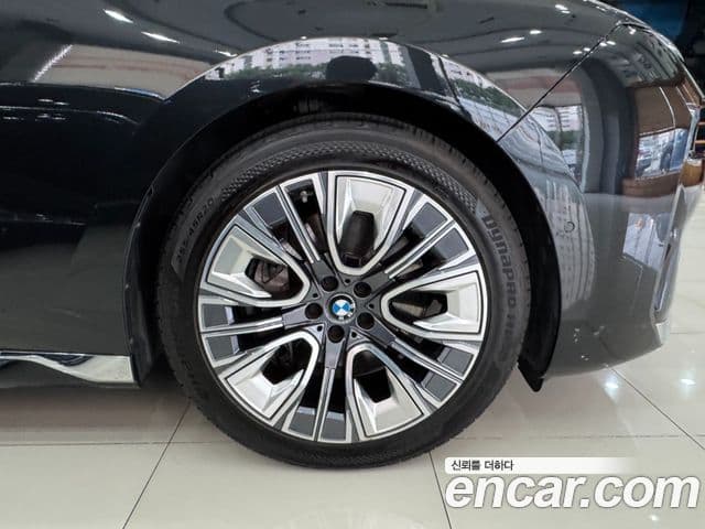 BMW 7 Series 2023 — Photo 17/20