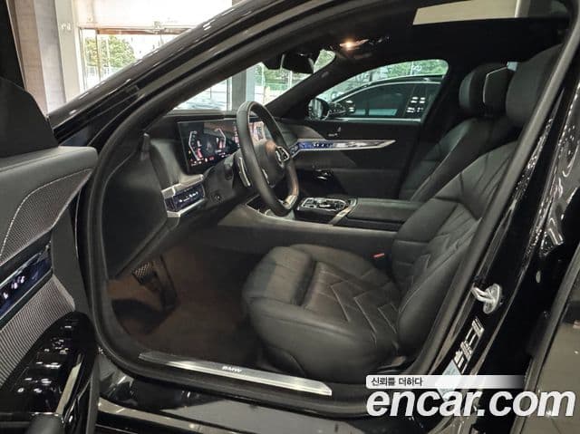 BMW 7 Series 2023 — Photo 18/20