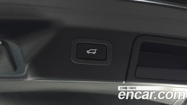 Land Rover Range Rover Velar 2021 — Şəkil 8/32