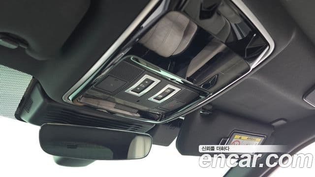 Land Rover Range Rover Velar 2021 — Şəkil 30/32