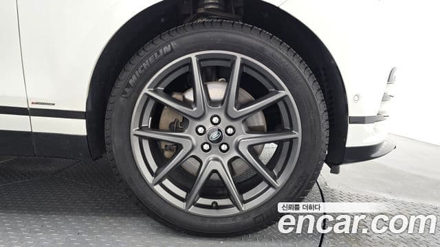 Land Rover Range Rover Velar 2021 — Şəkil 18/32