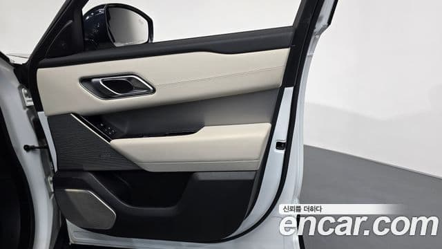 Land Rover Range Rover Velar 2021 — Şəkil 12/32