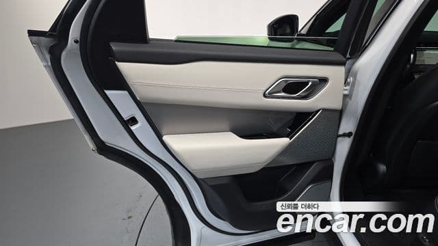 Land Rover Range Rover Velar 2021 — Şəkil 7/32
