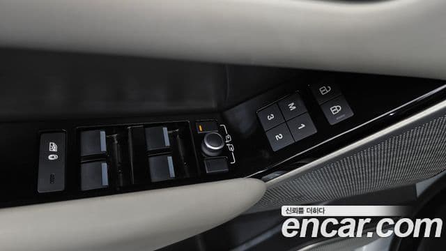 Land Rover Range Rover Velar 2021 — Şəkil 1/32