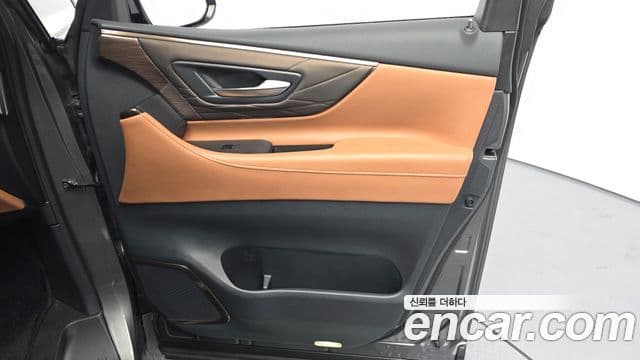 Toyota Alphard 2024 — ფოტო 25/34
