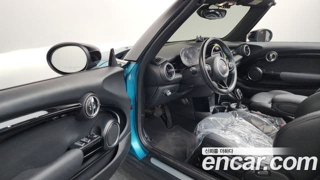 Mini Cooper Convertible 2021 — Фото 10/20