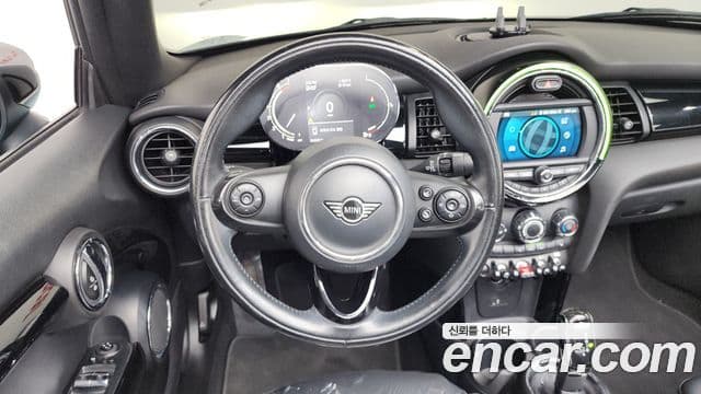 Mini Cooper Convertible 2021 — Фото 12/20