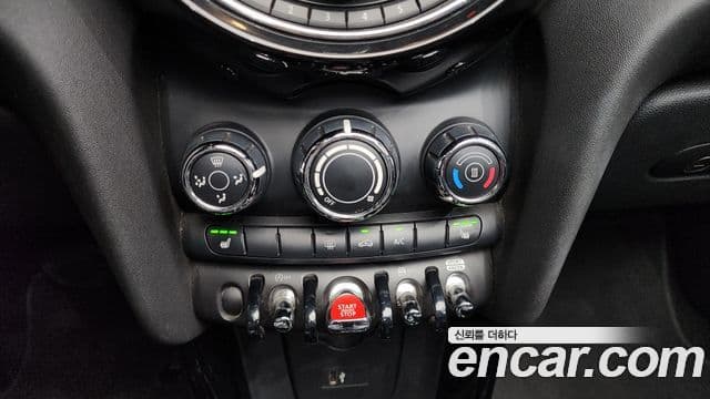 Mini Cooper Convertible 2021 — Фото 18/20